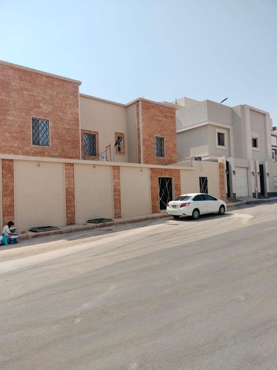 المبنى من الشارع الجانبي بعد اكتمال أعمال الواجهة